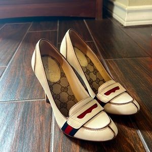 Womens Gucci pumps 5B. 3 1/4” heel. Bone with Navy/Red across the front. Used.